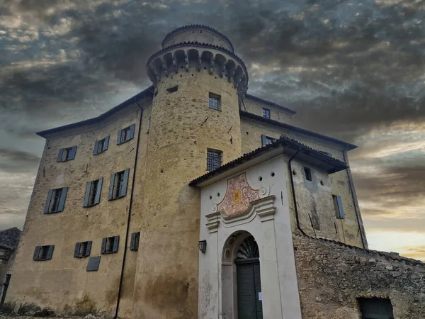 Ortaçağ Borgo Adorno Kalesi Piedmont Talya — Stok fotoğraf