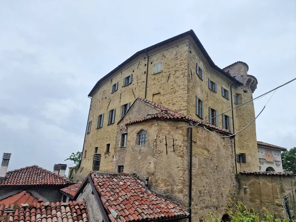 Średniowieczna Wioska Zamkowa Borgo Adorno Piemont Włochy — Zdjęcie stockowe