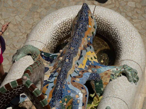 Fuente Mosaico Gecko Barcelona Guell Parque España Gaudí Obra Maestra — Foto de Stock