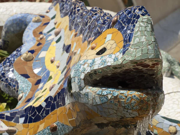 Geco Fontana Mosaico Barcellona Parco Guell Spagna Gaudi Capolavoro — Foto Stock