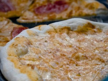 Pizza Boqueria Barselona Meyveli, deniz ürünleri, jambon ve yiyecek pazarı.