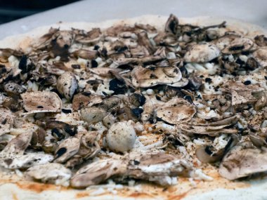 Pizza Boqueria Barselona Meyveli, deniz ürünleri, jambon ve yiyecek pazarı.