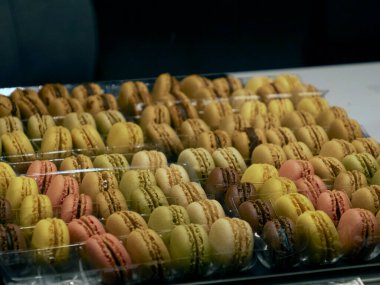 badem kurabiyesi, Barselona meyveli deniz ürünleri, jambonlu et pazarı.