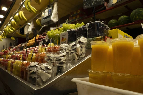 水果软骨素水果店Barcelona水果海鲜火腿食品市场 — 图库照片
