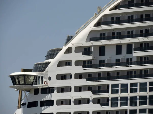 Ein Großes Kreuzfahrtschiff Kabinenfenster Detail Reihe Von Kabinenbalkonen — Stockfoto