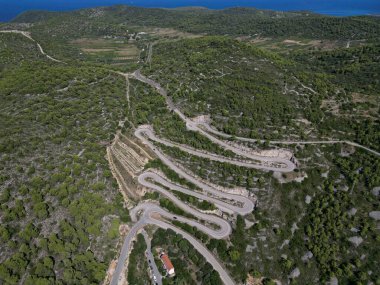 Vis Adası, İtalyan Lissa adası, Adriyatik Denizi 'ndeki Hırvatistan adası. Dalmaçya takımadalarının en dıştaki en büyük adasıdır.