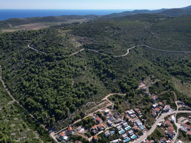 Vis Adası, İtalyan Lissa adası, Adriyatik Denizi 'ndeki Hırvatistan adası. Dalmaçya takımadalarının en dıştaki en büyük adasıdır.