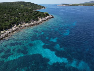 Vis Adası, İtalyan Lissa adası, Adriyatik Denizi 'ndeki Hırvatistan adası. Dalmaçya takımadalarının en dıştaki en büyük adasıdır.