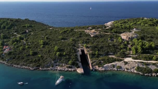 维斯岛 意大利丽萨 亚得里亚海中的克罗地亚岛 它是达尔马提亚群岛全景空中景观最外层的主要岛屿 — 图库视频影像