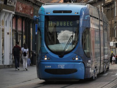 ZAGREB, CROATIA - 9 Ağustos 2023 - Zagreb 'deki Hırvat mimari kent binasında tramvay detayı