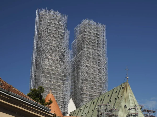 正在翻新的大教堂萨格勒布克罗地亚建筑城建筑 — 图库照片