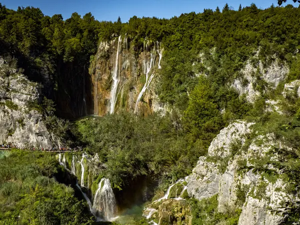 Nyári Kilátás Vízi Tavak Gyönyörű Vízesések Plitvicei Tavak Nemzeti Park — Stock Fotó