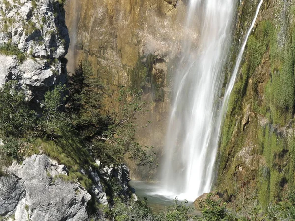 Sommar Syn Sjöar Vatten Och Vackra Vattenfall Plitvicesjöarnas Nationalpark Kroatien — Stockfoto