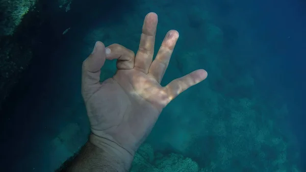Sinal Mão Humana Detalhes Subaquáticos Perto — Fotografia de Stock