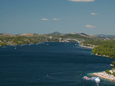 Dünya mirası sahası, Hırvatistan ve Panorama 'daki Sibenik Ortaçağ köyünün kalesinden hava manzarası