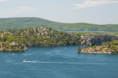 Dünya mirası sahası, Hırvatistan ve Panorama 'daki Sibenik Ortaçağ köyünün kalesinden hava manzarası