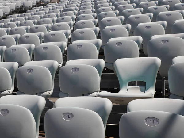 Baris Kursi Plastik Kosong Bernomor Amfiteater Terbuka Banyak Penonton Kursi — Stok Foto