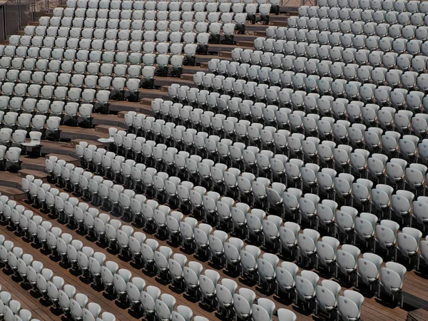 Reihen Nummerierter Leerer Plastiksitze Einem Open Air Amphitheater — Stockfoto