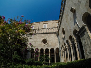Dubrovnik Hırvat Ortaçağ kasabasındaki Fransisken Kilisesi ve Manastırı