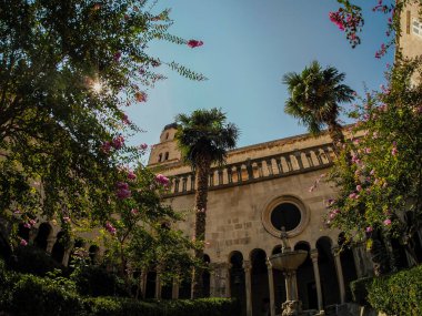 Dubrovnik Hırvat Ortaçağ kasabasındaki Fransisken Kilisesi ve Manastırı