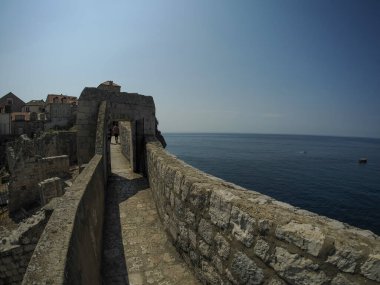 Dubrovnik Hırvatistan şehir duvarlarından ortaçağ kasaba manzarası