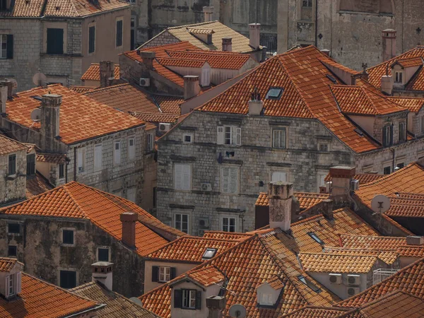 Dubrovnik Hırvatistan 'ın ortaçağ kentinin kırmızı kiremitleri
