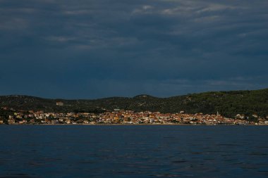 Zadar önündeki Ugljan adası - Archipelago - Hırvatistan 'daki Kornati takımadaları ulusal parkının adaları