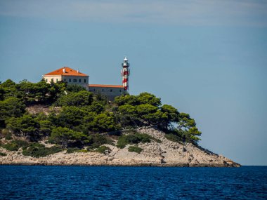 Archipelago - Hırvatistan 'daki Kornati takımadalarının adaları deniz botundan manzaralı