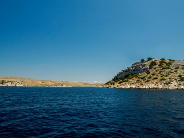 Archipelago - Hırvatistan 'daki Kornati takımadalarının adaları deniz botundan manzaralı