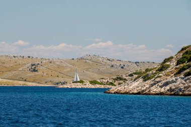 Archipelago - Hırvatistan 'daki Kornati takımadalarının adaları deniz botundan manzaralı