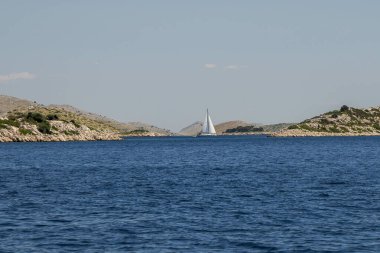 Archipelago - Hırvatistan 'daki Kornati takımadalarının adaları deniz botundan manzaralı