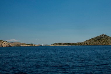 Archipelago - Hırvatistan 'daki Kornati takımadalarının adaları deniz botundan manzaralı