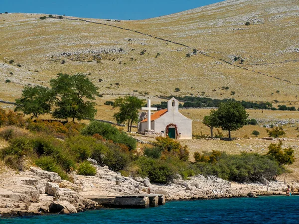 Kis Templom Szigetvilágban Kornati Szigetvilág Szigetvilág Nemzeti Park Horvátországban Tájkép — Stock Fotó