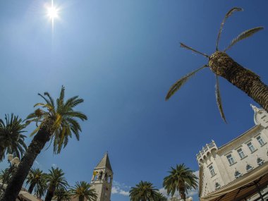 Dalmaçya 'daki Trogir ortaçağ kasabası Hırvatistan UNESCO Dünya Mirası Alanı Eski Şehir ve bina ayrıntıları.