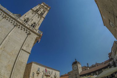 Dalmaçya 'daki Trogir ortaçağ kasabası Hırvatistan UNESCO Dünya Mirası Alanı Eski Şehir ve bina ayrıntıları.