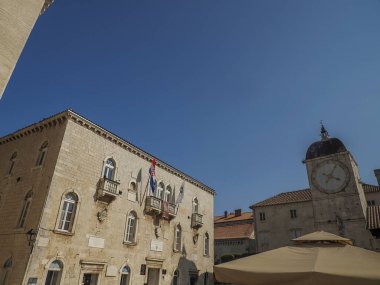 Dalmaçya 'nın ortaçağ kasabası Dalmaçya' nın Loggia 'sı Hırvatistan UNESCO Dünya Mirası Alanı Eski Şehir ve bina ayrıntıları.