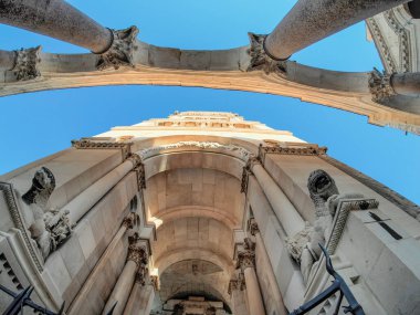 Bölünmüş Hırvatlar, Roma İmparatoru Diocletian 'ın eski kasaba sarayı gün batımında