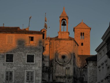 Bölünmüş Hırvatlar, Roma İmparatoru Diocletian 'ın eski kasaba sarayı gün batımında