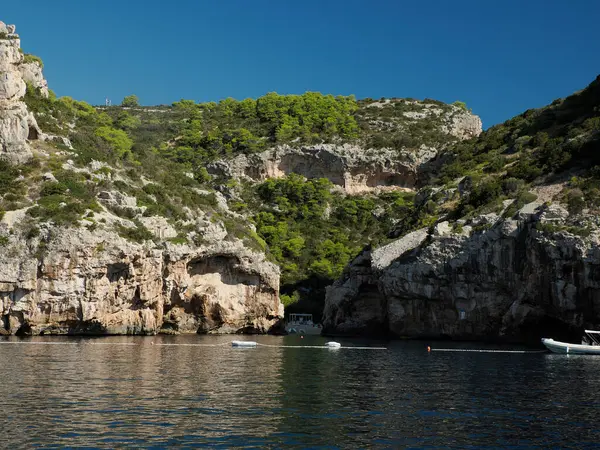 Vis Île Croatie Eau Turquoise Falaise Rocheuse Eau Mer Transparente — Photo