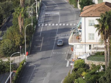 SANREMO, İtalya - 15 Ekim 2023 - Ospedaletti Devresi Tarihi Otomobil Uyanışı Ospedaletti caddelerinde düzenlenen bir yarışma