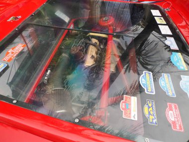 SANREMO, İtalya - 15 Ekim 2023 - Ospedaletti Devresi Tarihi Otomobil Uyanışı Ospedaletti caddelerinde düzenlenen bir yarışma