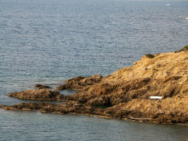 Porquerolles Adası 'ndaki Langoustier kırmızı plajı Fransa, Panorama manzarası.