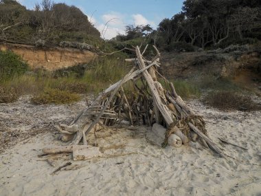 Porquerolles Adası 'ndaki Langoustier kırmızı plajı Fransa, Panorama manzarası.