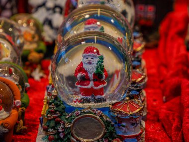 Brunico 'da bir noel pazarı, Güney Tyrol, İtalya' da geleneksel yılbaşı pazarı.