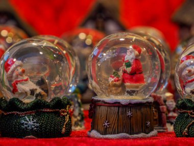 Brunico 'da bir noel pazarı, Güney Tyrol, İtalya' da geleneksel yılbaşı pazarı.