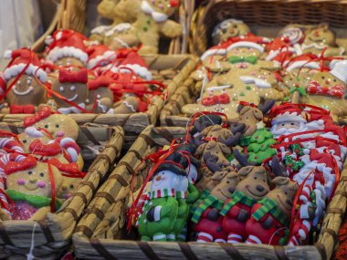 Brunico 'da bir noel pazarı, Güney Tyrol, İtalya' da geleneksel yılbaşı pazarı.