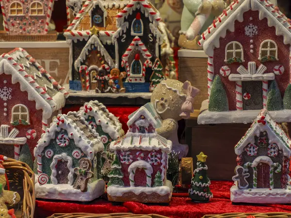 Brunico 'da bir noel pazarı, Güney Tyrol, İtalya' da geleneksel yılbaşı pazarı.