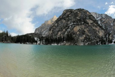 Braies Gölü manzaralı kış mevsimi manzaralı