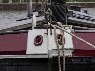 Amsterdam tarihi gemileri tekne detaylarını kapatın.