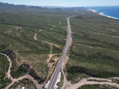 Odos Santos Meksika 'nın yakınlarındaki Tsandy Beach' in insansız hava görüntüsü Miami 'nin bakış açısından Kaliforniya' ya bakıyor.
